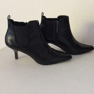 Donald J Pliner Black LEEO Leather Booties. (6)